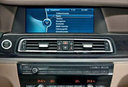 الفئة السابعة من BMW تجمع ما بين الراحة والفخامة الأداء 